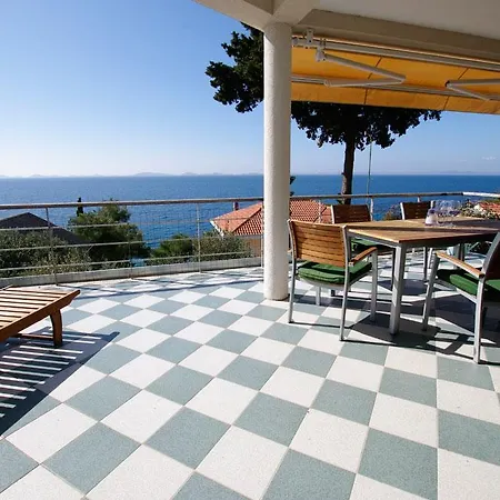 Apartamento Podraduc 4+1 Id 822 Murter