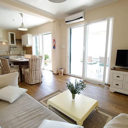Apartamento Podraduc 4+1 Id 822 Murter